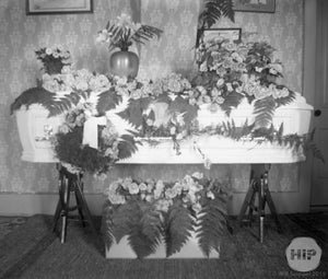 A casket snapshot from the Fred Bodin collection.