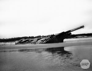 Boat wreck in Harbor