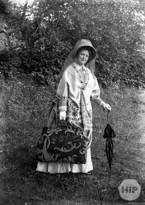 Portrait of a lady traveling, snapped by Clarence Trefry.