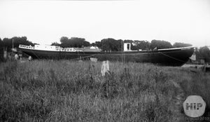 Schooner Edmound B Billings being built in Kennebunkport in 1917.