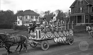 Barnum & Bailey Circus Wagon "Queen's Float" on Parade