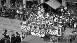 Barnum & Bailey Circus Wagon "Queen's Float In Town " on Parade